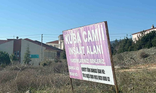 Cami inşaatından geriye tabelası kaldı