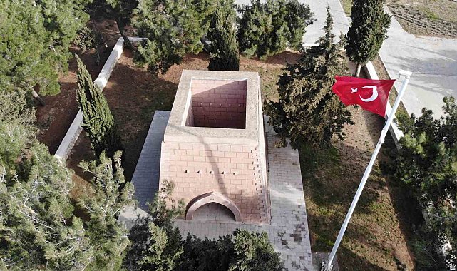 Çanakkale Savaşları'nın en kanlı çarpışmalarının yaşandığı Zığındere'de şehitlerin kemikleri bu anıtın dibinde bulunuyor