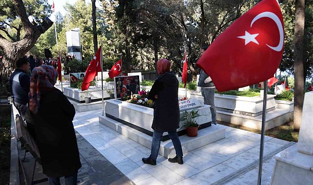 Çanakkale şehitleri İzmir'de törenle anıldı