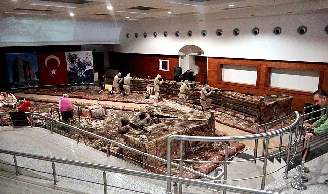 Çanakkale Zaferi'nin 109. yılında öğrencilerin gösterisi beğeni topladı