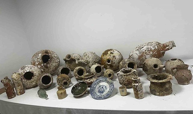 Çanakkale'de bir evde çok sayıda tarihi eser ve uyuşturucu ele geçirildi