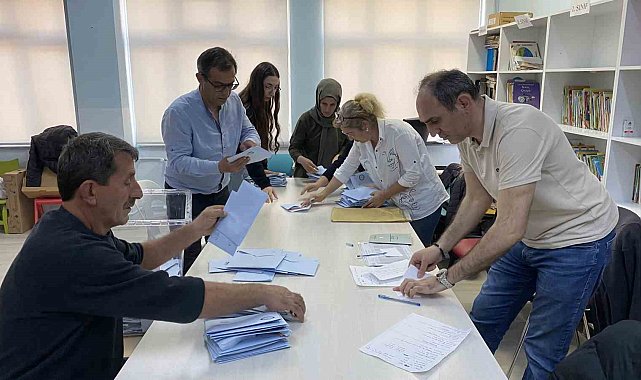Çanakkale'de sandıklar açılmaya başlandı