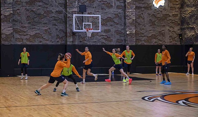 ÇBK Mersin Başantrenörü Yıldızoğlu: "Ülkemizi ve şehrimizi Final Four'da temsil etmek bizim için gurur verici"