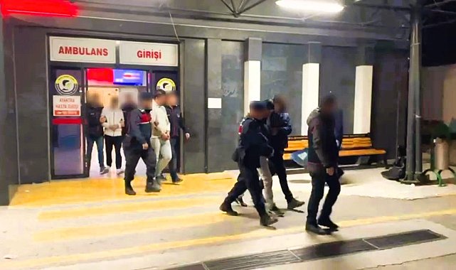 Cezaevine girmekle korkuttukları yaşlı kadını 900 bin lira dolandırdılar