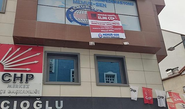 CHP Genel Başkanı Özel'e pankartlı protesto