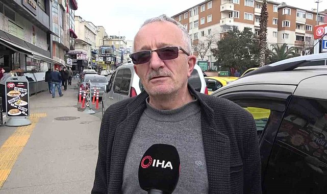 CHP'nin seccade dağıtmasına vatandaşlar tepki gösterdi