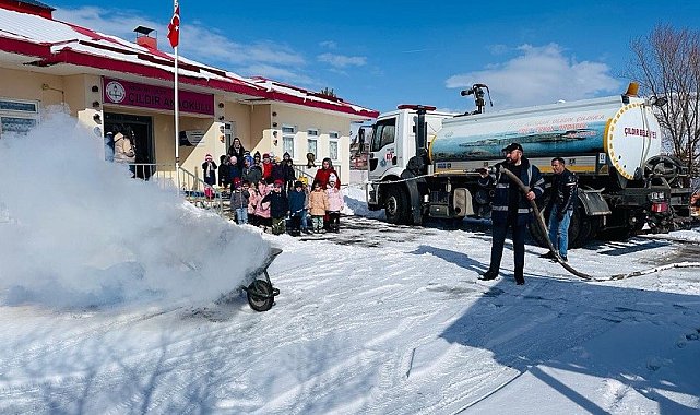 Çıldır anaokulu öğrencileri deprem tatbikatı yaptı