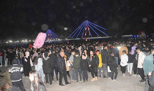 Cizre'de düğünleri aratmayan köprü açılışı