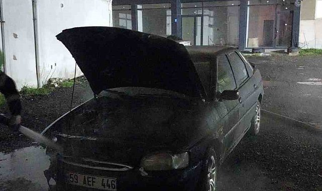 Çorlu'da araç yangını