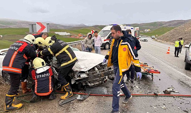 Çorum'da otomobil ile tır çarpıştı: 3 yaralı
