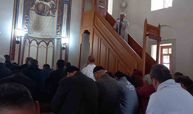 Cuma hutbesinde alkol, kumar ve uyuşturucu uyarısı yapıldı