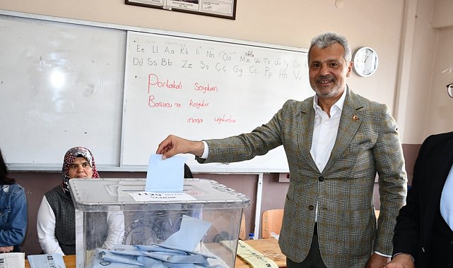 Cumhur İttifakı Hatay Büyükşehir Belediye Başkan adayı Öntürk, oyunu kullandı
