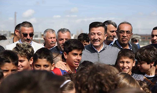 Cumhur İttifakı İzmir adayı Hamza Dağ: "Bakanlık 50 halı saha yapacaksa, biz de 50 tane yapacağız"