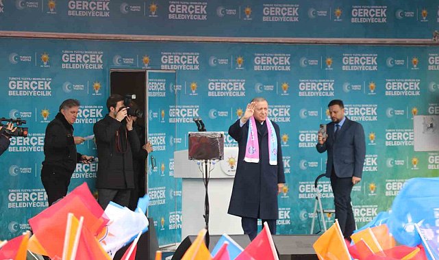 Cumhurbaşkanı Erdoğan: "Özgür efendi bıraksın bu darbe şakşakçılığını"
