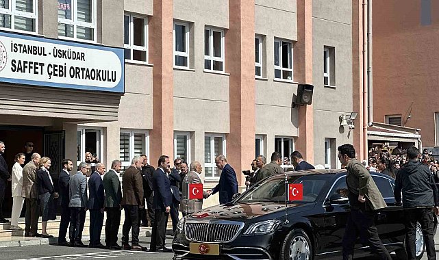 Cumhurbaşkanı Recep Tayyip Erdoğan, oyunu Üsküdar'da kullandı