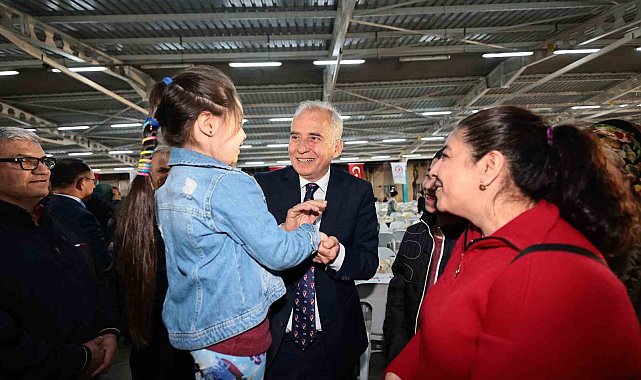 Denizli Büyükşehir'in geleneksel iftar sofrası Muratdede'de kuruldu