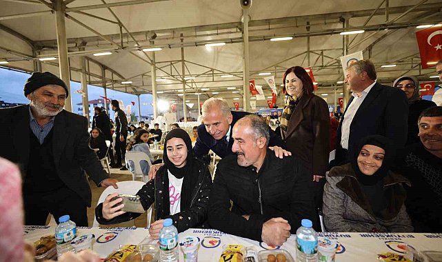 Denizli Büyükşehirin iftar sofrası Merkezefendi'de kuruldu
