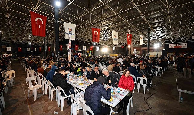 Denizli Büyükşehrin iftar sofrası Değirmenönü'nde kuruldu