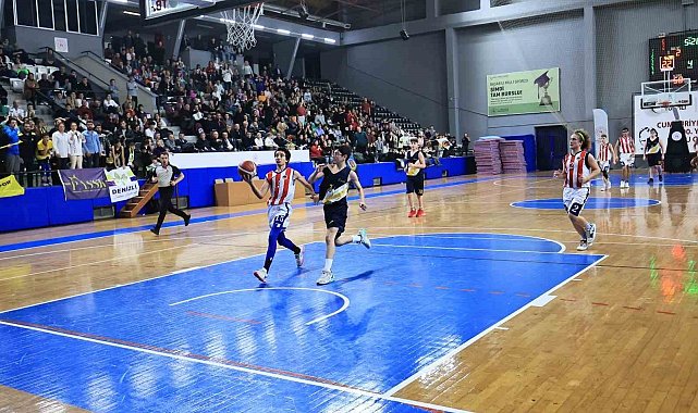 Denizli'de küçükler basketbol grup maçları heyecanı