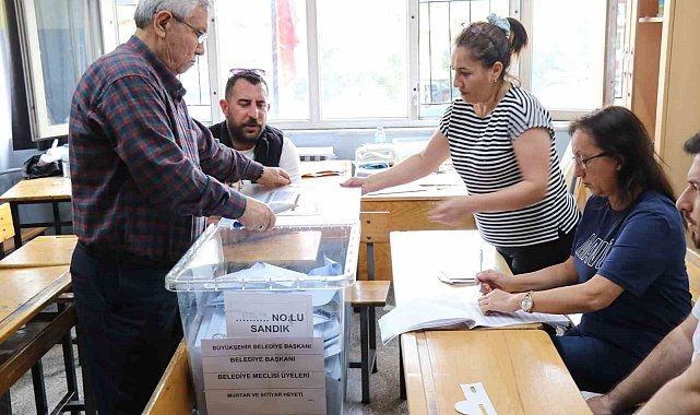 Denizli'de oy sayım işlemleri devam ediyor