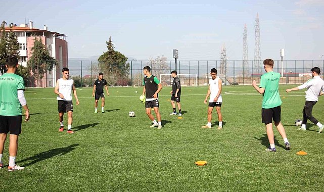 Denizlispor'un gençleri Keçiörengücü'ne sıkı hazırlanıyor