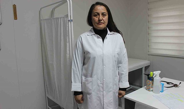 Depremin ardından 1 ay aracının bagajında yaşayarak afetzede vatandaşlara şifa dağıtan doktora, 'Vefa ve Fedakarlık' ödülü