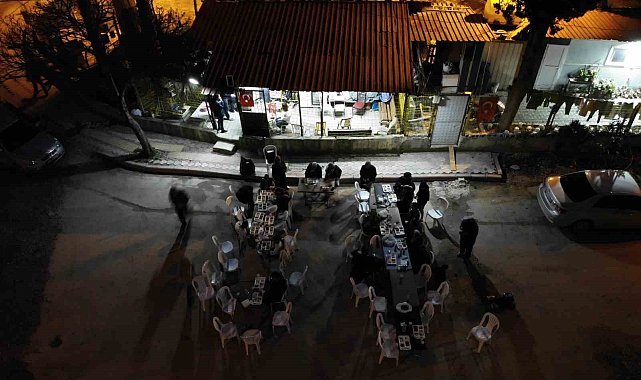 Depremin yok ettiği mahallede hüzünlü iftar