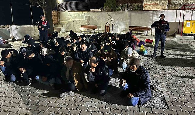 Didim'de 51 düzensiz göçmen, 3 göçmen kaçakçısı yakalandı