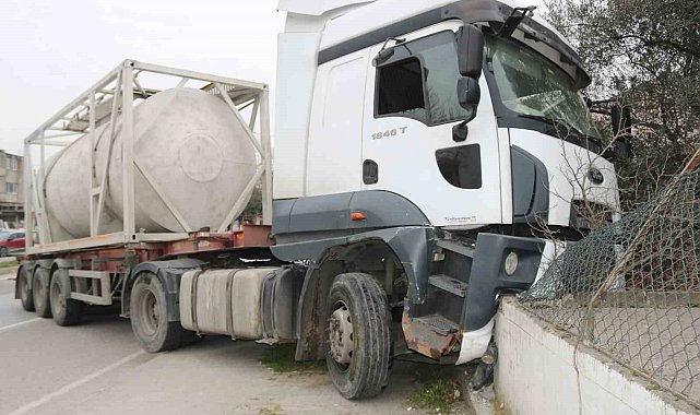 Direksiyon başında kalp krizi geçirerek kaza yapan şahıs hastanede hayatını kaybetti