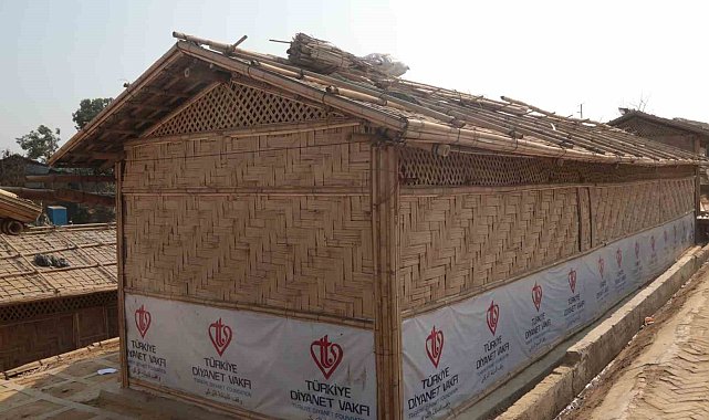 Diyanet Vakfı, Bangladeş'te 350 ailenin yuvasını teslim etti