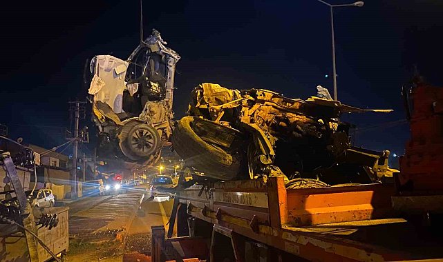 Diyarbakır'da beton direğe çarpan sürücü hayatını kaybetti