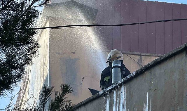 Diyarbakır'da oto boya dükkanında yangın: 3 işçi dumandan etkilendi