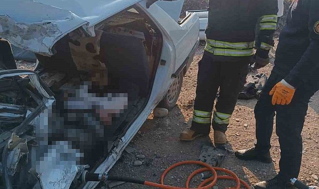 Diyarbakır'da otomobil ile kamyon çarpıştı: 2 ölü, 1 ağır yaralı