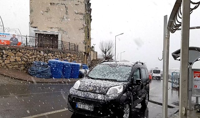 Diyarbakır'ın bazı ilçelerinde kar yağışı etkili oldu