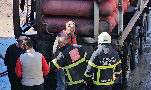 Doğalgaz tüpleri taşıyan dorsede yangın çıktı, facianın eşiğinden dönüldü