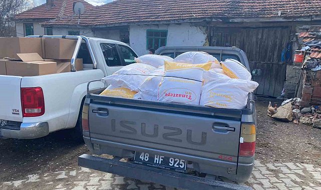 Dumlupınar'da ihtiyaç sahibi ailelere un dağıtıldı