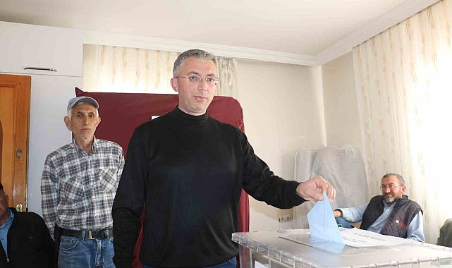 Dünyadaki Mars'ın rakipsiz muhtarı sandıklar açılmadan zaferini ilan etti