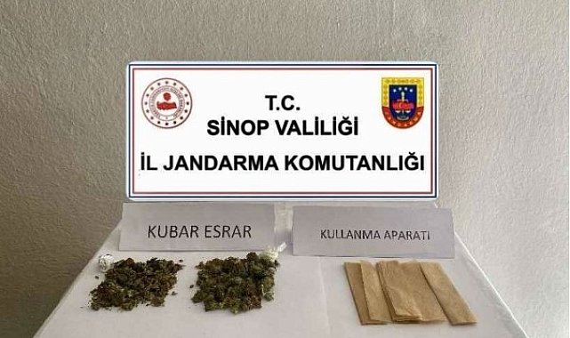 Durdurulan otobüsten 25 gram kubar esrar çıktı