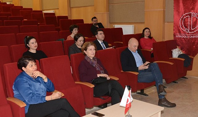 Edebiyat Fakültesi'nde tercüme bürolarının kültürel dönüşümü konuşuldu