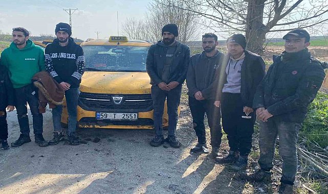 Edirne'de ticari taksiden 9 kaçak göçmen çıktı