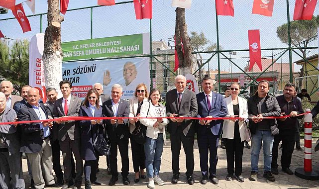 Efeler Belediyesi Umurlu Mahallesi'ndeki halı sahayı hizmete açtı