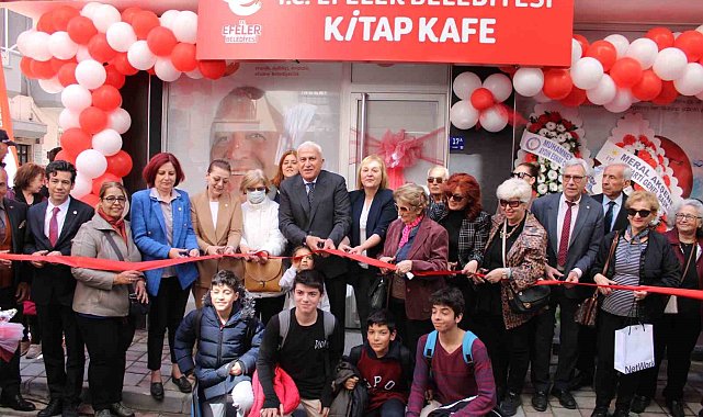 Efeler'de on sekizinci Kitap Kafe açıldı