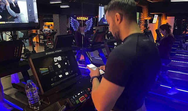 Egzersiz esnasında kullanılan cep telefonu gelişimi olumsuz etkiliyor