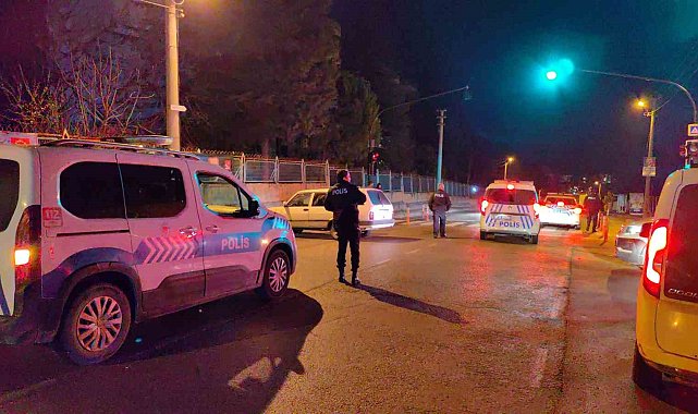 Ehliyetsiz sürücü babasından kaçırdığı araçla polisten kaçamadı