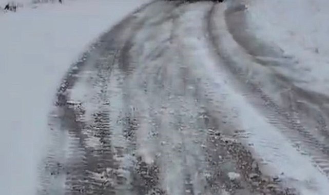 Elazığ'da kar yağışı nedeniyle 30 köy yolu ulaşıma kapandı