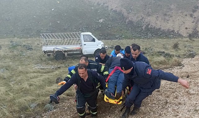 Elazığ'da kontrolden çıkan pikap devrildi: 1 yaralı