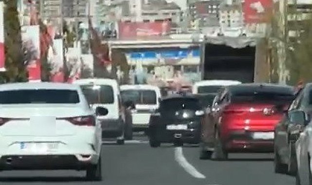 Elazığ&#039;da makas atan sürücüler kameralara yansıdı