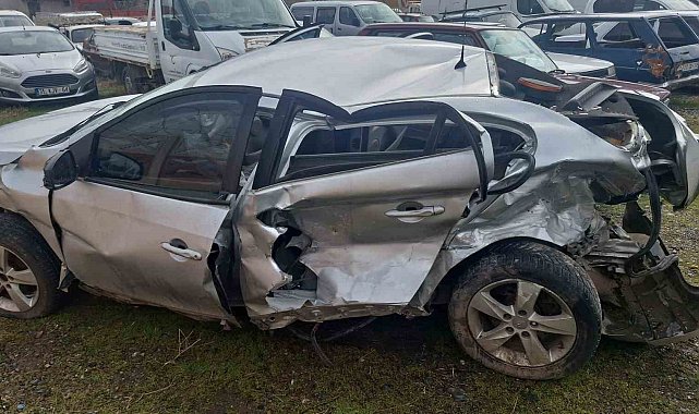 Elazığ'da otomobil bariyerlere çarptı: 1 ölü