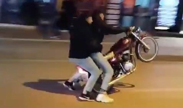 Elazığ'da tek teker üstünde giden motorcu tehlike saçtı