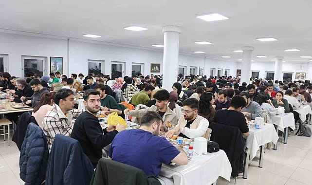 Elazığ'da üniversite öğrencilerine ücretsiz iftar veriliyor